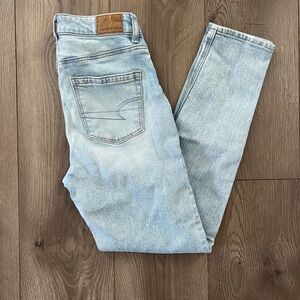 American Eagle Mom Jeans Light Blue Denim